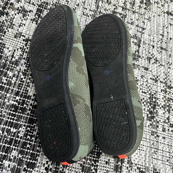 Girls Rothy’s - Picture 6 of 6